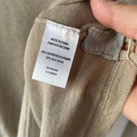 Theory Beige 100% Cashmere V Neck Sweater size M - Picture 5 of 9